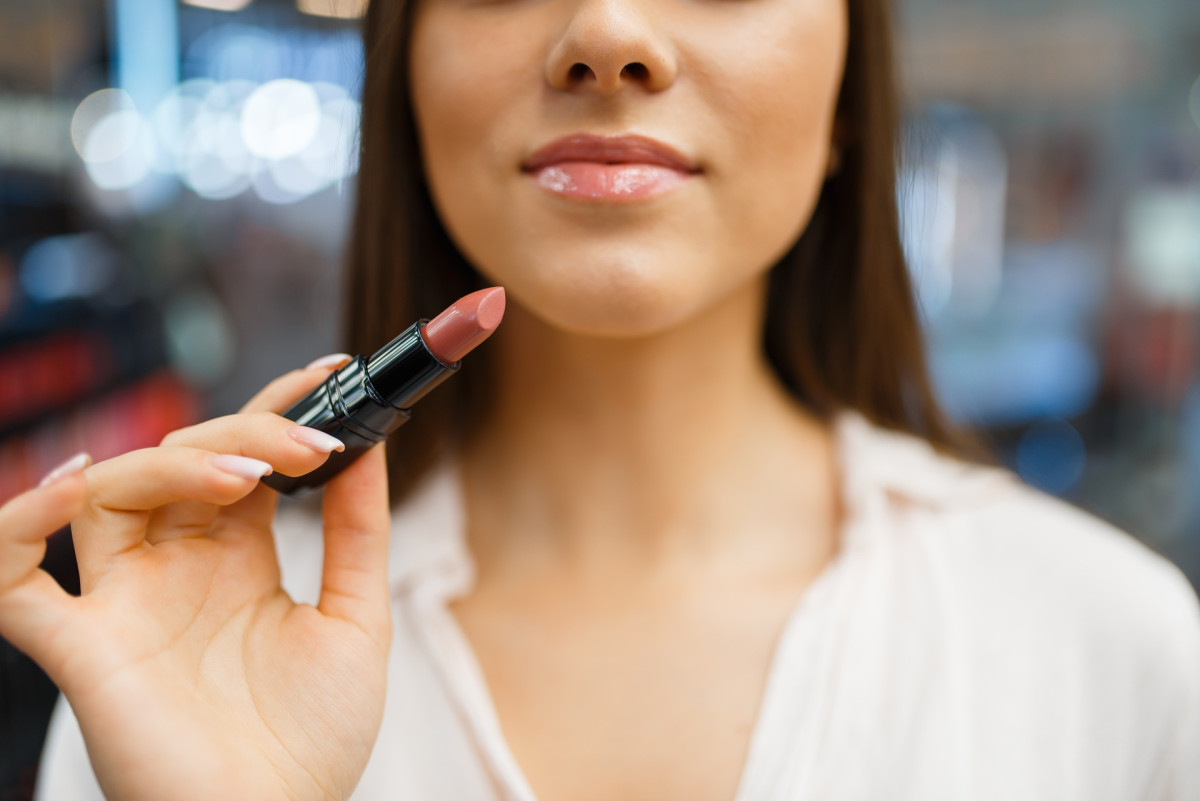 Urban Valet Cleaners Shares Safe Tips for Removing Holiday Makeup Stains